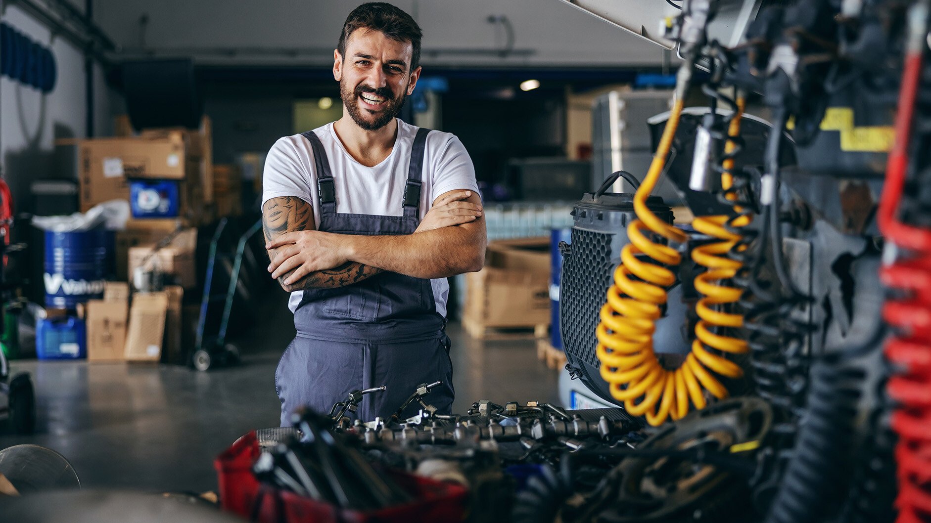 16x9_Happy Automotive Tech_391680376