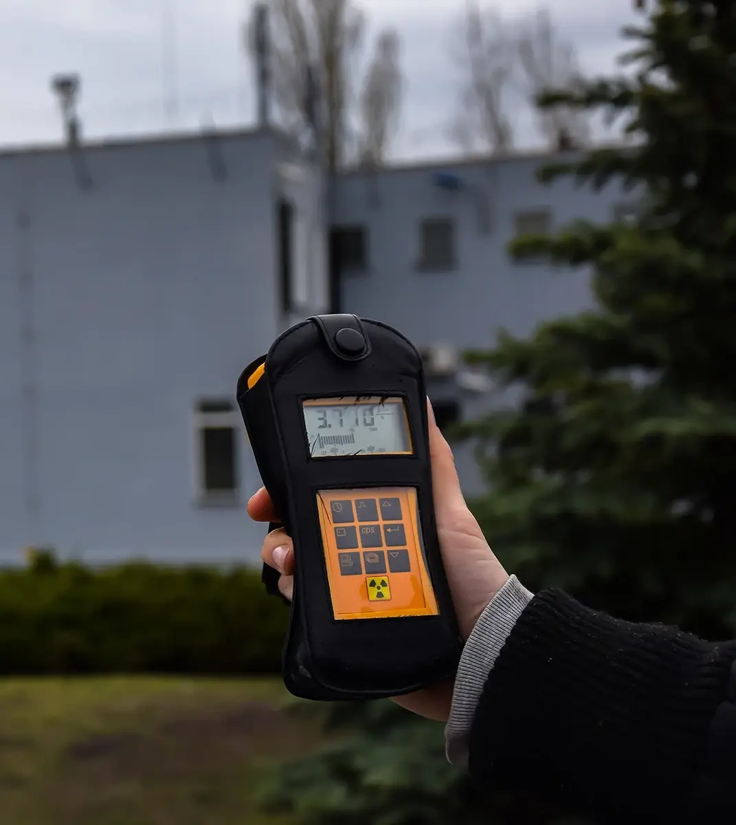 AdobeStock_335136871__Geiger-counter__Large-Block-Cropped