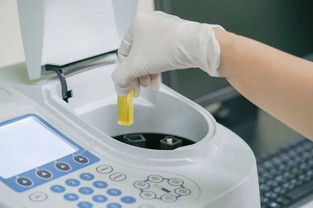 AdobeStock_191261635__Spectrophotometer__Card